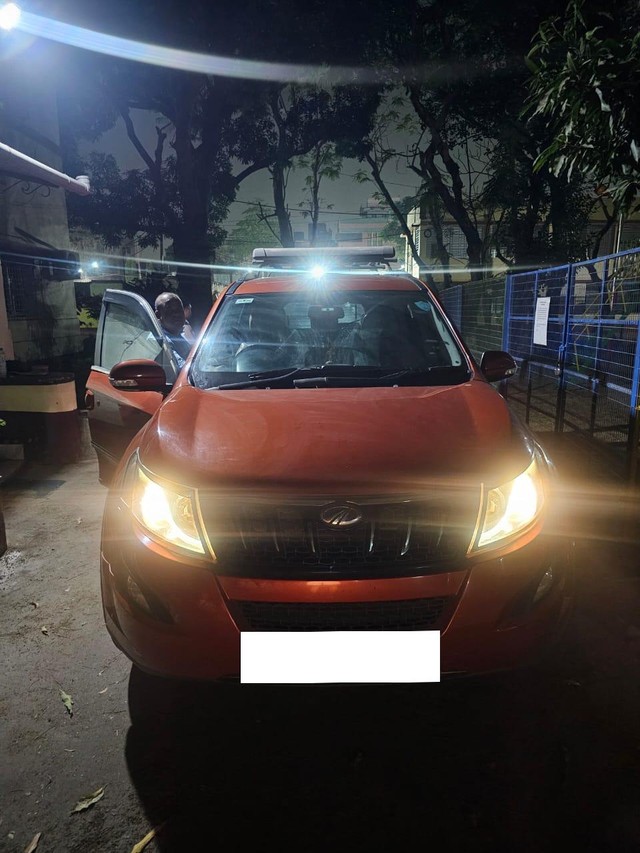 Second-hand 2018 Mahindra XUV500 R W10 FWD for sale in Kolkata-4