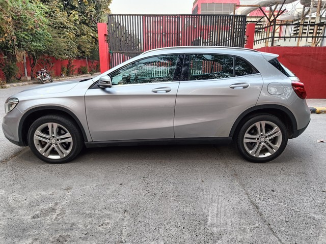 Second-hand 2016 Mercedes-Benz GLA Class 200 for sale in New Delhi-3