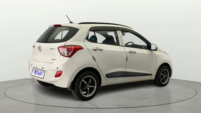Second-hand 2013 Hyundai Grand i10 Sportz for sale in Kochi-2