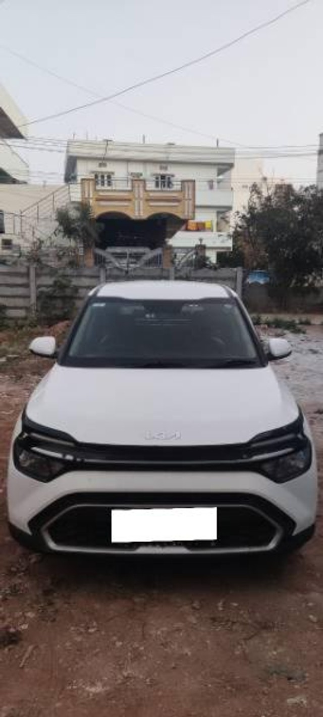 Kia Carens Premium Second-hand 2023 Kia Carens Premium for sale in Hyderabad-0