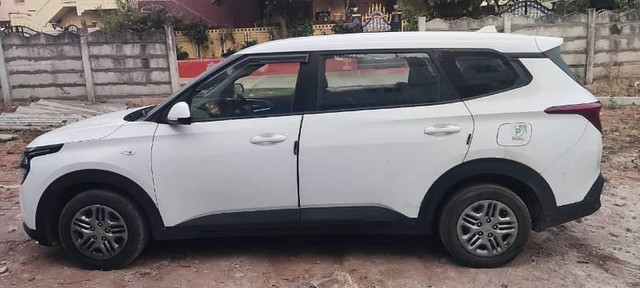 Kia Carens Premium Second-hand 2023 Kia Carens Premium for sale in Hyderabad-2