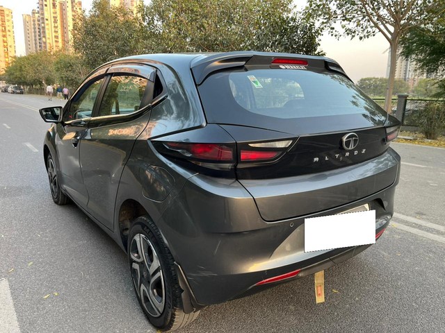 Tata Altroz XT Second-hand 2024 Tata Altroz XT for sale in Noida-7