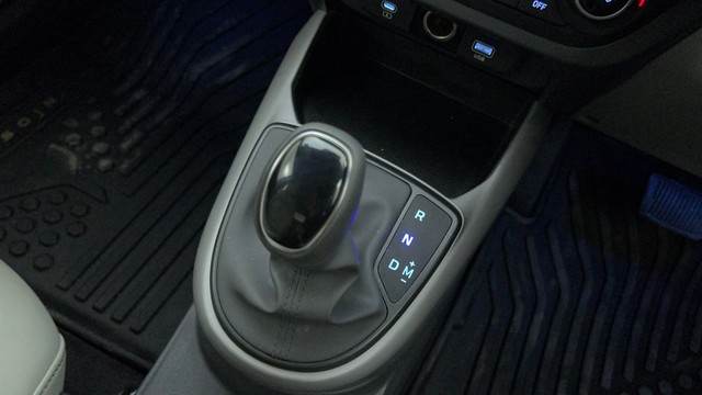 Second-hand 2024 Hyundai Grand i10 Nios Sportz for sale in Bangalore-12