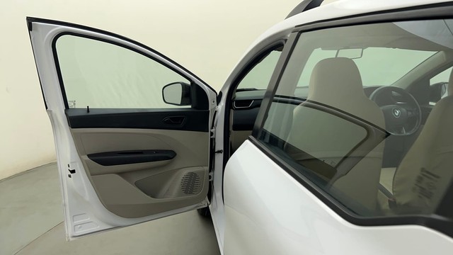 Second-hand 2022 Renault Triber RXT EASY-R AMT for sale in Bangalore-29