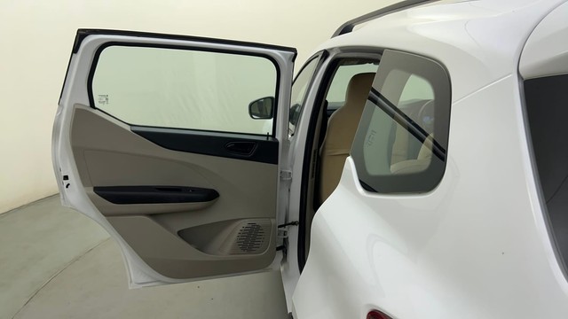 Second-hand 2022 Renault Triber RXT EASY-R AMT for sale in Bangalore-31