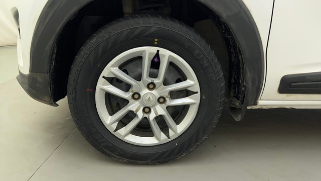 Second-hand 2022 Renault Triber RXT EASY-R AMT for sale in Bangalore-20