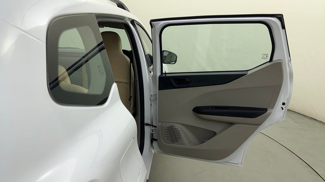 Second-hand 2022 Renault Triber RXT EASY-R AMT for sale in Bangalore-40