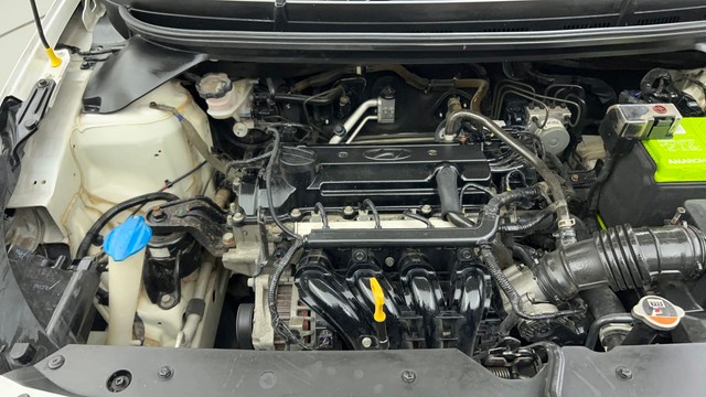 Second-hand 2015 Hyundai i20 Sportz 1.2 for sale in Ahmedabad-33