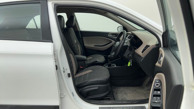 Second-hand 2015 Hyundai i20 Sportz 1.2 for sale in Ahmedabad-15