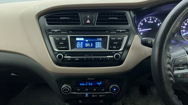 Second-hand 2015 Hyundai i20 Sportz 1.2 for sale in Ahmedabad-32