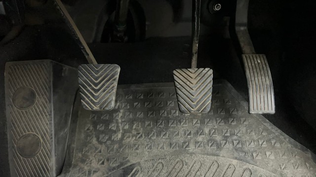 Second-hand 2015 Hyundai i20 Sportz 1.2 for sale in Ahmedabad-14