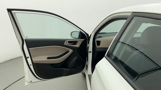 Second-hand 2015 Hyundai i20 Sportz 1.2 for sale in Ahmedabad-27