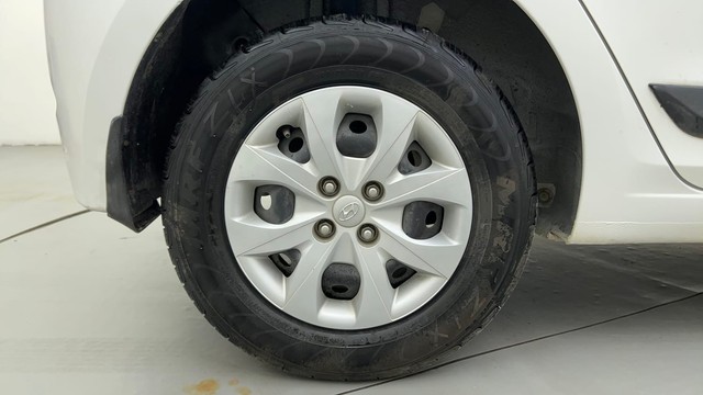 Second-hand 2015 Hyundai i20 Sportz 1.2 for sale in Ahmedabad-18