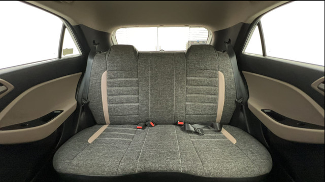 Second-hand 2015 Hyundai i20 Sportz 1.2 for sale in Ahmedabad-26