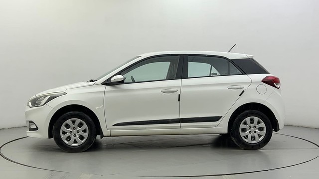 Second-hand 2015 Hyundai i20 Sportz 1.2 for sale in Ahmedabad-6