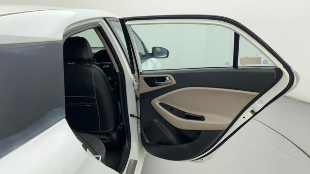 Second-hand 2015 Hyundai i20 Sportz 1.2 for sale in Ahmedabad-28