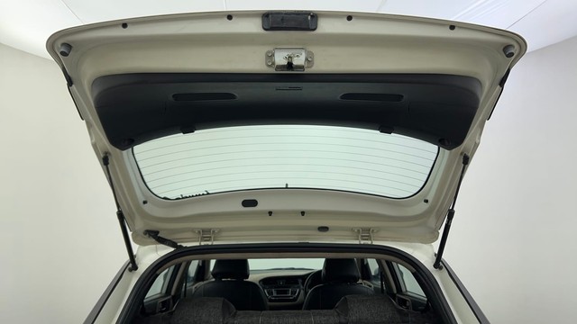 Second-hand 2015 Hyundai i20 Sportz 1.2 for sale in Ahmedabad-36