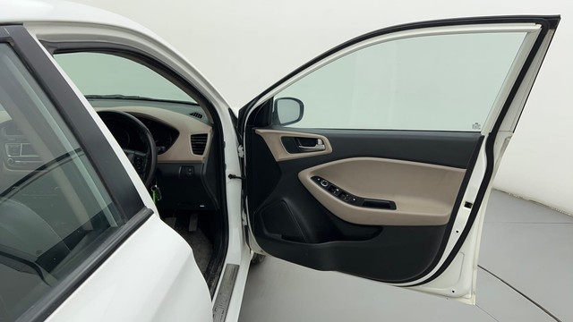 Second-hand 2015 Hyundai i20 Sportz 1.2 for sale in Ahmedabad-16