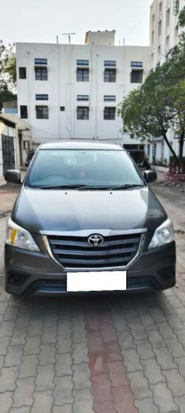 Second-hand 2014 Toyota Innova 2.5 G (Diesel) 8 Seater for sale in Rajkot-1