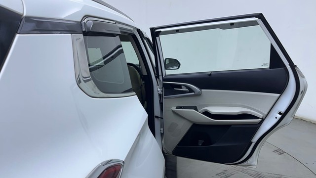 Second-hand 2022 Kia Carens Prestige Plus Diesel for sale in Hyderabad-32