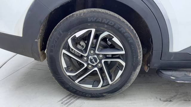 Second-hand 2022 Kia Carens Prestige Plus Diesel for sale in Hyderabad-18