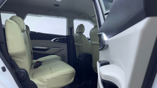 Second-hand 2022 Kia Carens Prestige Plus Diesel for sale in Hyderabad-29