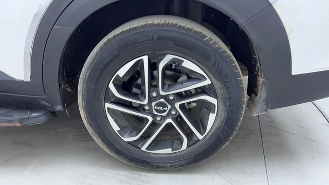 Second-hand 2022 Kia Carens Prestige Plus Diesel for sale in Hyderabad-19