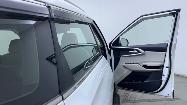 Second-hand 2022 Kia Carens Prestige Plus Diesel for sale in Hyderabad-16