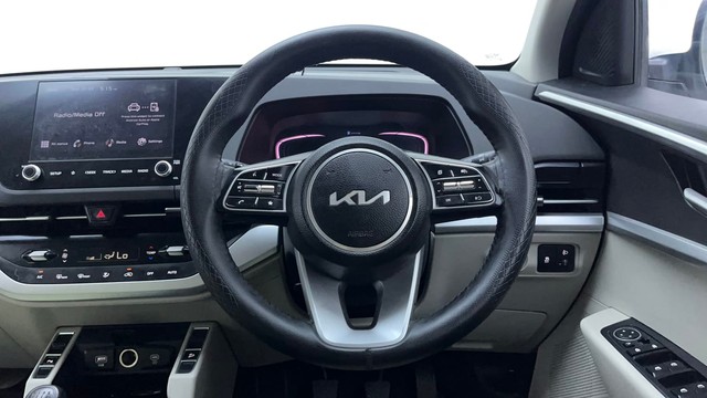 Second-hand 2022 Kia Carens Prestige Plus Diesel for sale in Hyderabad-37