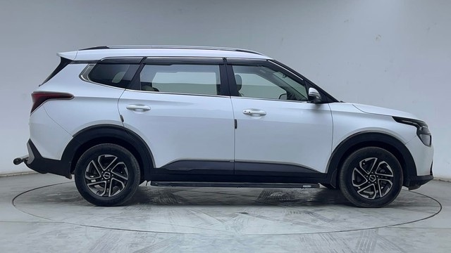 Second-hand 2022 Kia Carens Prestige Plus Diesel for sale in Hyderabad-2