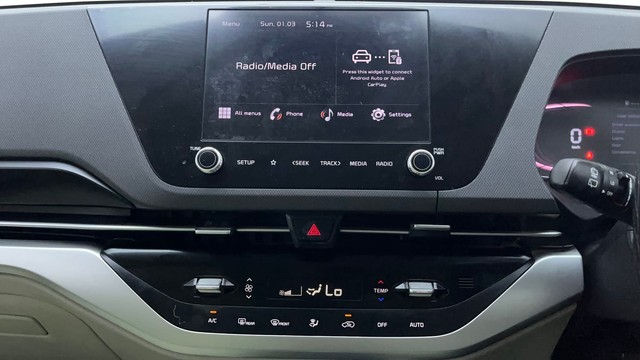 Second-hand 2022 Kia Carens Prestige Plus Diesel for sale in Hyderabad-28