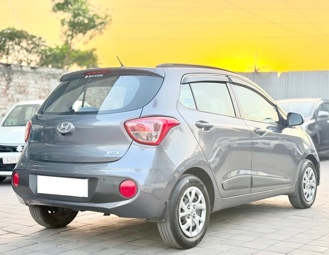Second-hand 2018 Hyundai Grand i10 1.2 CRDi Sportz Option for sale in Surat-9