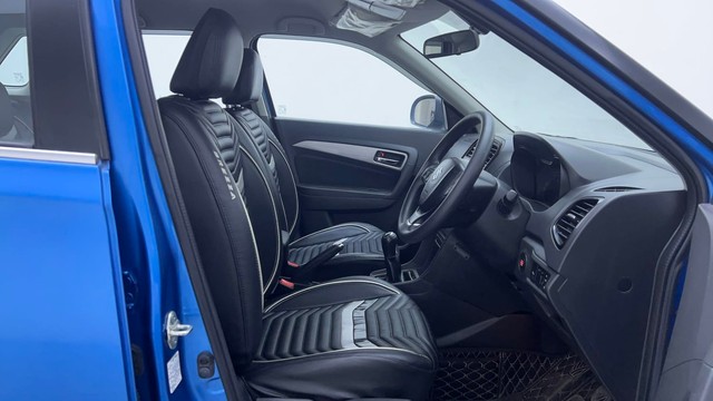 Second-hand 2017 Maruti Vitara Brezza ZXI Plus Dual Tone for sale in Hyderabad-15