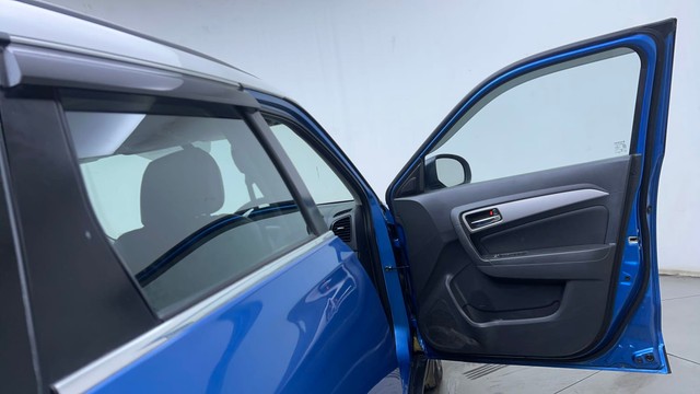 Second-hand 2017 Maruti Vitara Brezza ZXI Plus Dual Tone for sale in Hyderabad-16