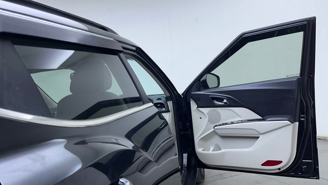 Second-hand 2023 Mahindra XUV300 W6 BSIV for sale in Hyderabad-16