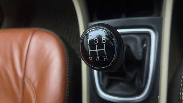 Second-hand 2015 Maruti Suzuki Ciaz VXi for sale in Ghaziabad-12