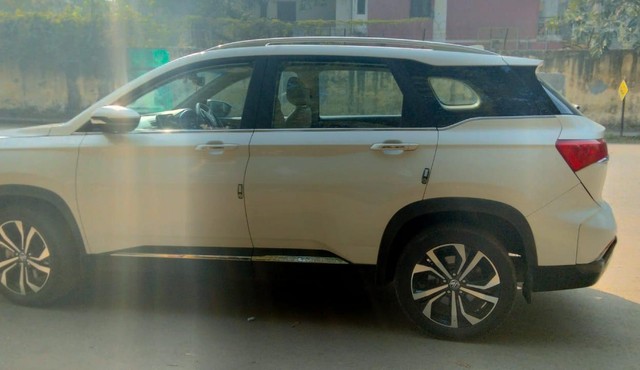 Second-hand 2023 MG Hector 1.5 Turbo Sharp pro CVT BSVI for sale in New Delhi-3