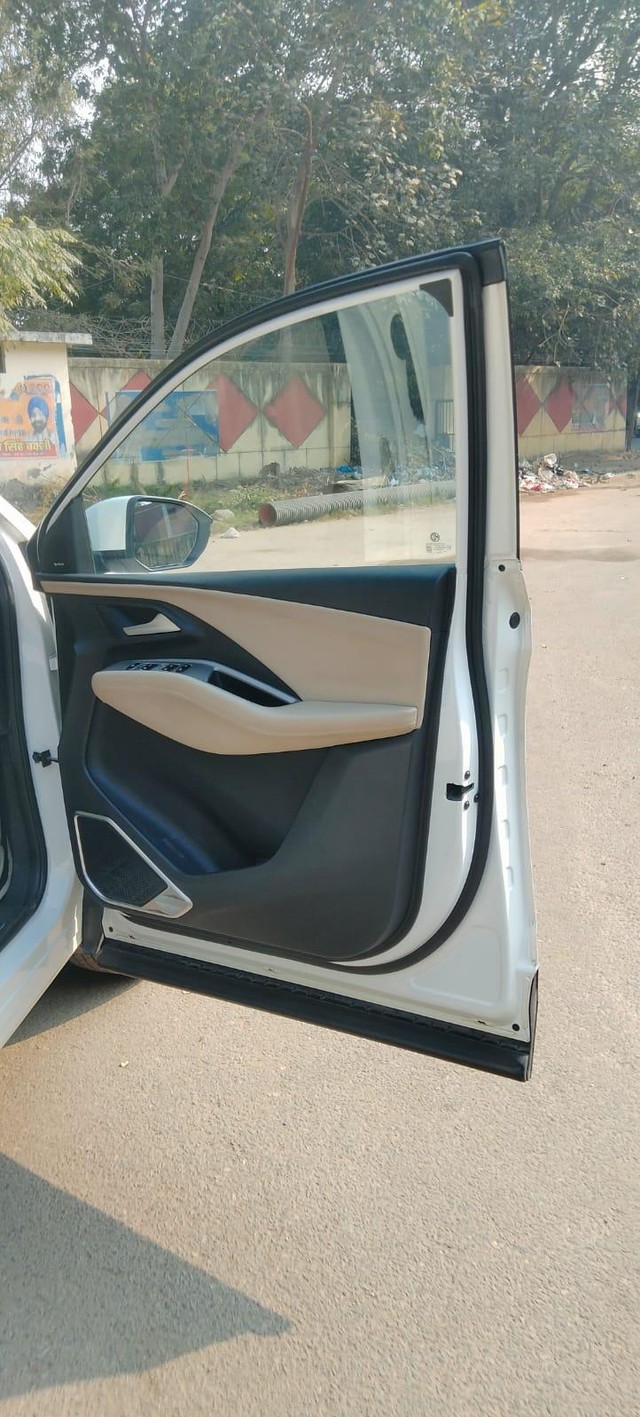 Second-hand 2023 MG Hector 1.5 Turbo Sharp pro CVT BSVI for sale in New Delhi-16