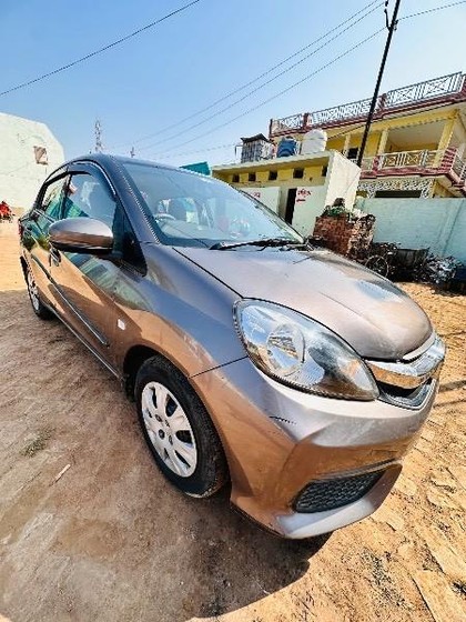 Honda Amaze S i-VTEC Second-hand 2017 Honda Amaze S i-VTEC for sale in Ghatampur