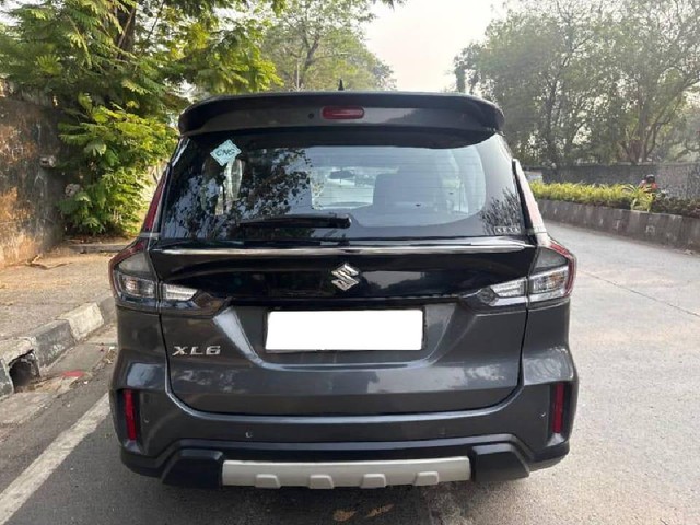 Second-hand 2024 Maruti Suzuki XL6 Zeta CNG for sale in Mumbai-2