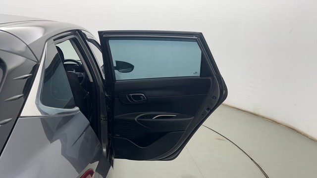 Second-hand 2022 Hyundai i20 Asta 1.2 for sale in Kolkata-32