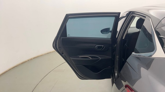 Second-hand 2022 Hyundai i20 Asta 1.2 for sale in Kolkata-25