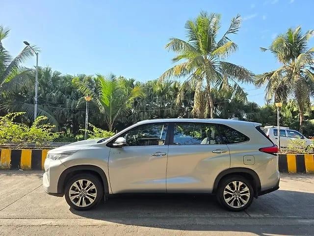 Second-hand 2024 Toyota Innova Hycross ZX(O) Hybrid for sale in Mumbai-4