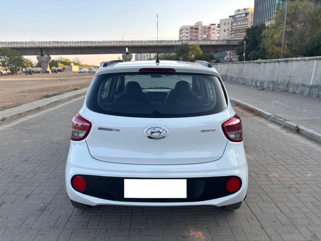 Second-hand 2018 Hyundai Grand i10 1.2 Kappa Sportz Option AT for sale in Ahmedabad-3