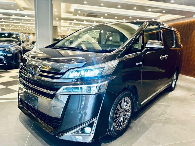 Second-hand 2021 Toyota Vellfire Executive Lounge BSVI for sale in New Delhi-2