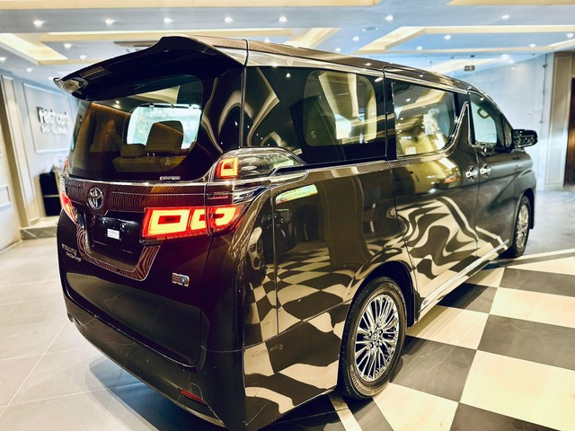 Second-hand 2021 Toyota Vellfire Executive Lounge BSVI for sale in New Delhi-7