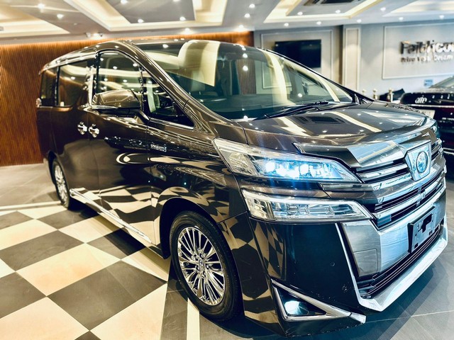Second-hand 2021 Toyota Vellfire Executive Lounge BSVI for sale in New Delhi-6
