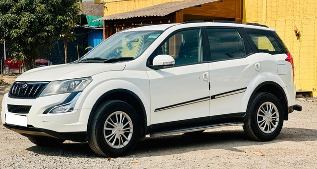 Second-hand 2016 Mahindra XUV500 R W10 FWD for sale in Pune-12