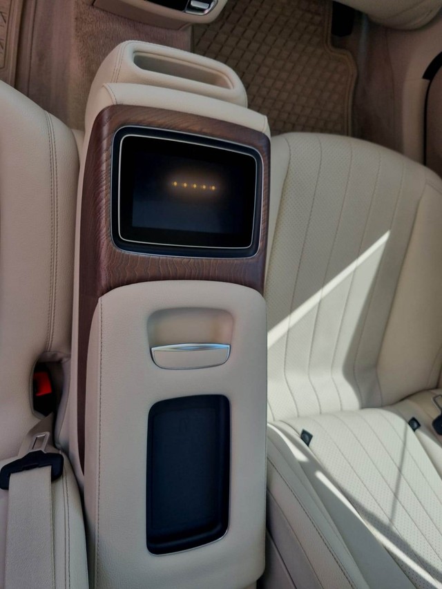 Second-hand 2020 Mercedes-Benz E-Class Exclusive E 200 for sale in New Delhi-12