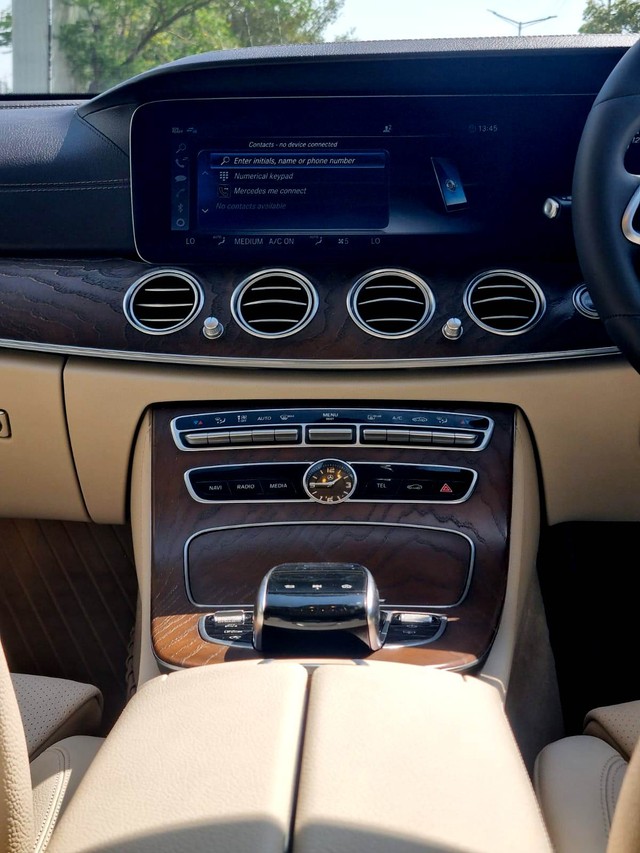 Second-hand 2020 Mercedes-Benz E-Class Exclusive E 200 for sale in New Delhi-19